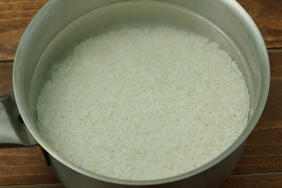 Замачивание риса в воде. Тайская каша рисовая. Рис круглый вареный. Рис к воде. Рисовая вода.