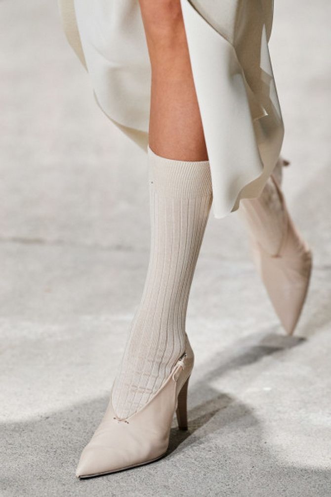 белая модная женская обувь 2020