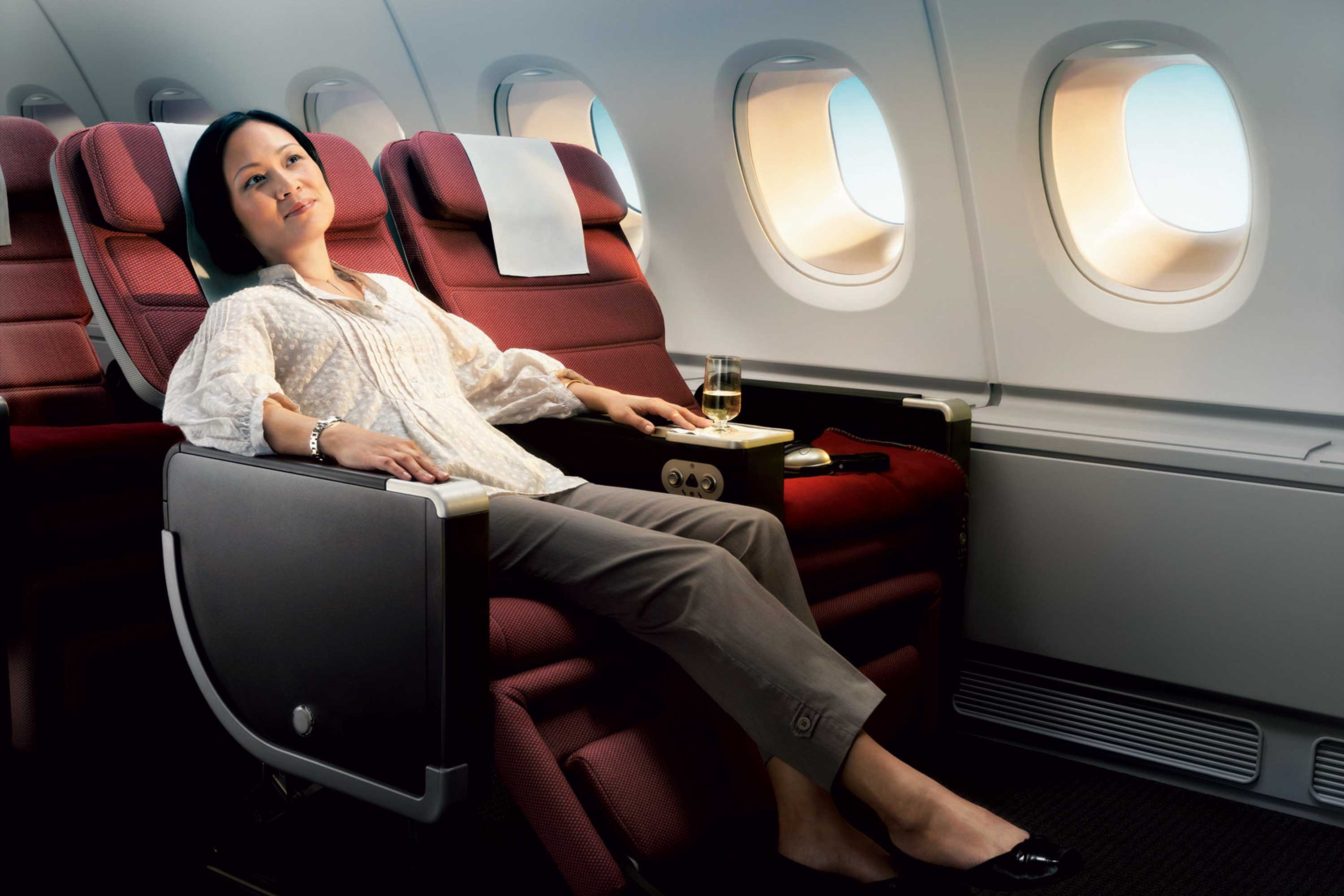 Полет в самолете 18. A380 Qantas салон. Qantas a380 Premium economy Seats. Qantas a380 Business class. Квантас Эйрлайнс.