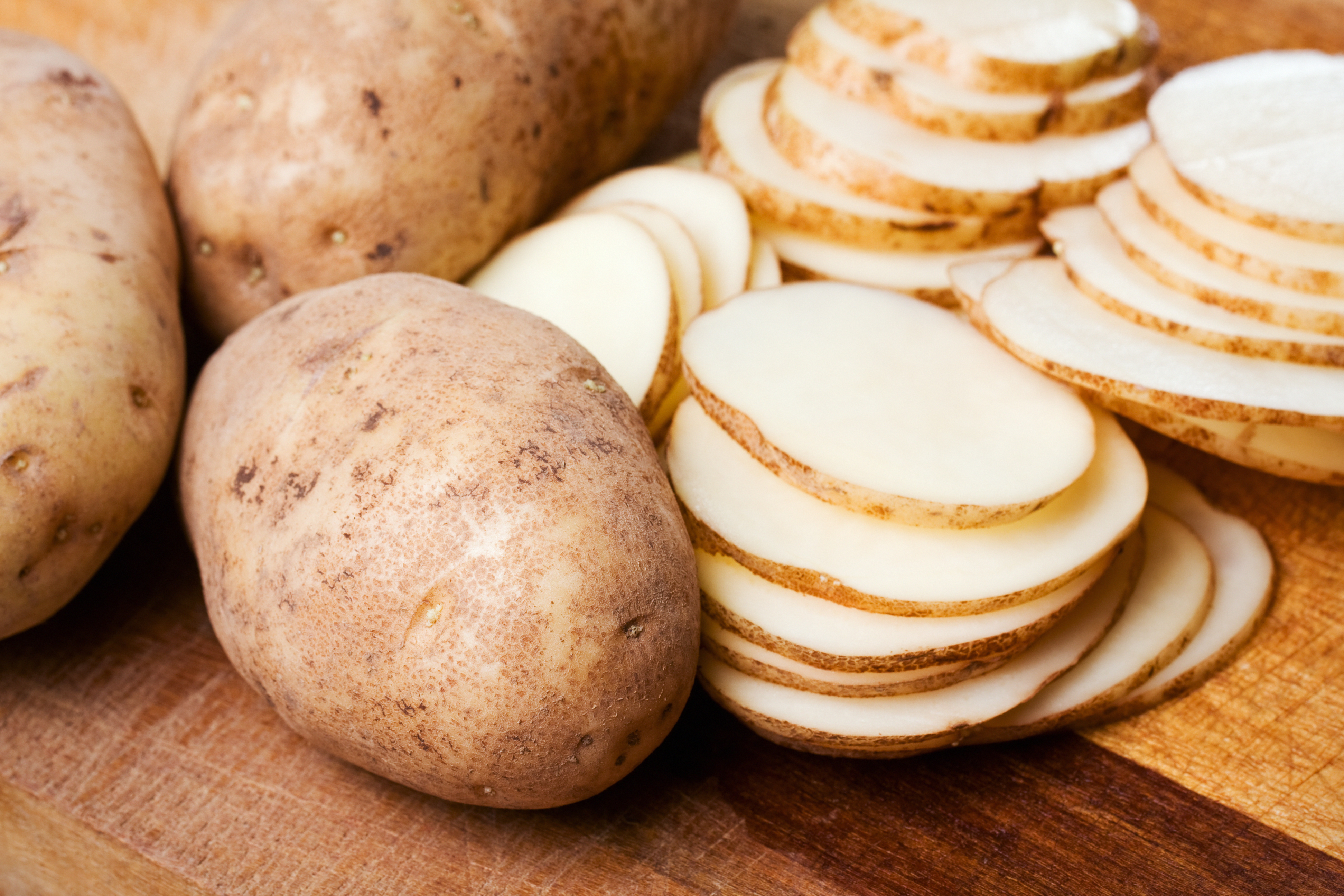 В каких продуктах есть картофель. Картофель. Сырой картофель. Картофель, Руссет. Крахмалистый картофель.